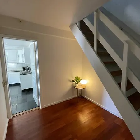 Fully Furnished With Shared Kitchen And Bathroom 2 Διαμέρισμα