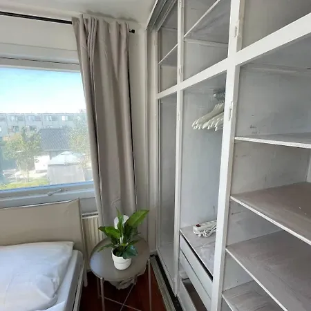 Διαμέρισμα Fully Furnished With Shared Kitchen And Bathroom 2